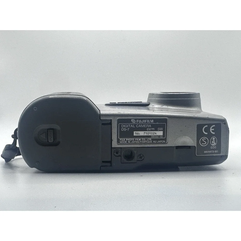 Vintage Fujifilm DS-7 Digital Camera Made in Japan Untested For Parts/ Repair